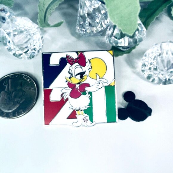 Disney Daisy Duck Trading Pin 2021Bow Brooch Lapel Pin Jewelry Accessories Badge - Picture 3 of 6